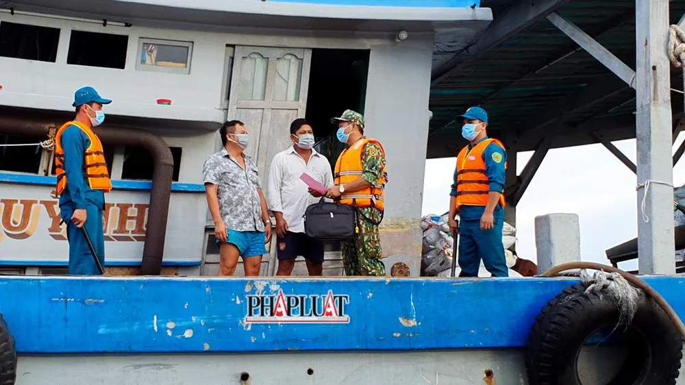 Tỉnh Kiên Giang tiếp tục đẩy mạnh công tác tuyên truyền; quyết liệt hơn nữa thực hiện đồng bộ các giải pháp chống khai thác IUU, quản lý, tuần tra, kiểm soát ngư trường. Ảnh minh họa: CHÂU ANH