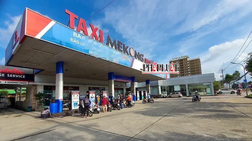 Giám đốc Sở Công thương TP Cần Thơ khẳng định quan điểm của Sở là không giải quyết cho bất kỳ đơn vị nào xin nghỉ tạm thời, sẽ xem xét chấp thuận nếu có đơn xin nghỉ luôn do khó khăn về tài chính. Ảnh: CHÂU ANH