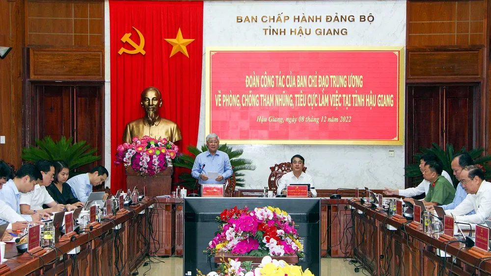 Đoàn công tác của Ban chỉ đạo Trung ương về phòng chống tham nhũng, tiêu cực do ông Đỗ Văn Chiến, Chủ tịch Ủy ban Trung ương MTTQ Việt Nam làm trưởng đoàn làm việc với Tỉnh ủy Hậu Giang. Ảnh: PD