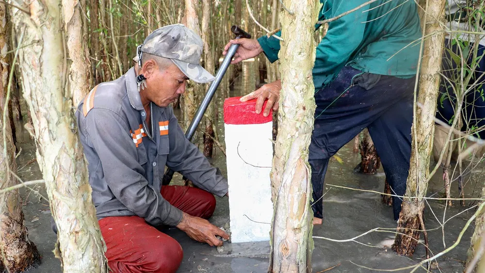 Hậu Giang đã hoàn thành 100% công tác cắm cọc mốc ngoài hiện trường cho dự án cao tốc Châu Đốc - Cần Thơ - Sóc Trăng, giai đoạn 1 đoạn qua địa bàn tỉnh. Ảnh: MỸ LỆ