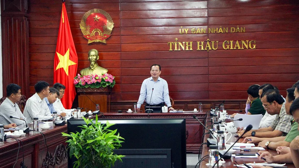 Ông Nguyễn Văn Hòa, Phó Chủ tịch UBND tỉnh Hậu Giang giao các Sở ngành, các đơn vị liên quan phối hợp với chủ đầu tư đảm bảo cho buổi lễ diễn ra thành công. Ảnh: HỒNG THÁI