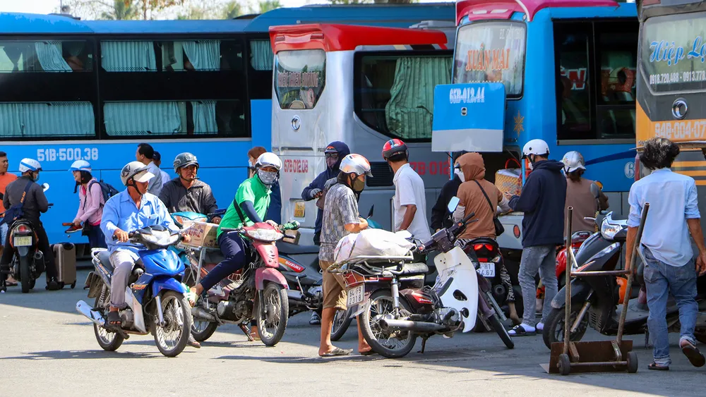 Thống kê trong ngày 20-1 (nhằm 29 tháng Chạp), tổng số hành khách qua các bến xe khách trên địa bàn TP được hơn 7.600 người, tăng 65% so năm 2022. Ảnh: CHÂU ANH