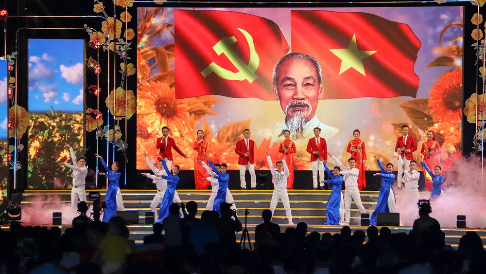 Một tiết mục văn nghệ trong chương trình nghệ thuật Xuân Cần Thơ An khang - Thịnh vượng