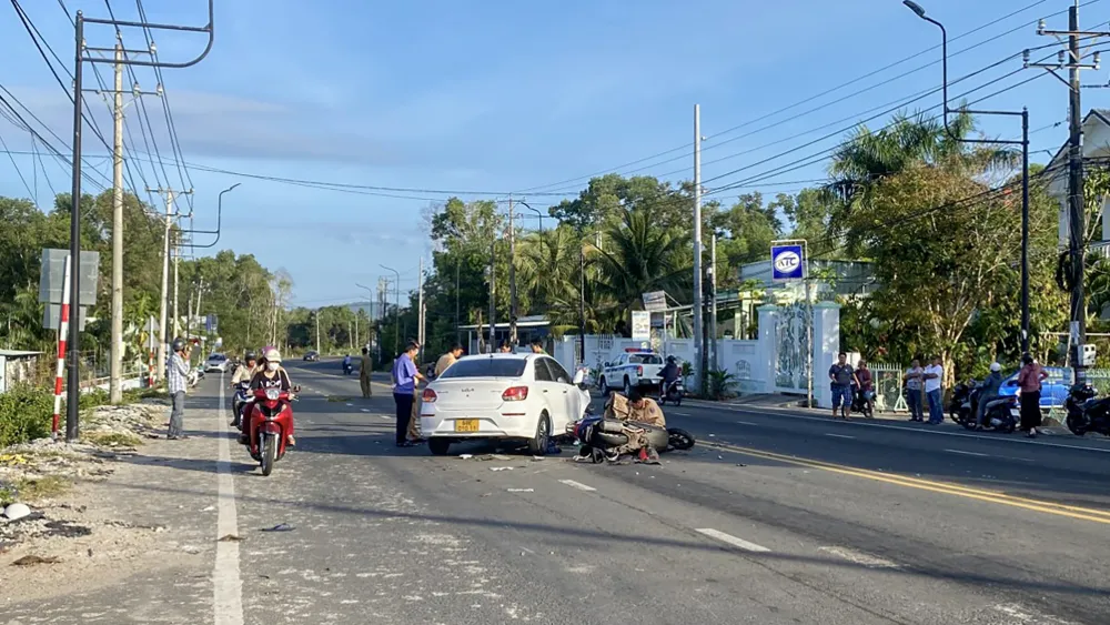 Hiện trường vụ tai nạn làm bảy người thương vong. Ảnh: NGUYỄN HOÀNG Hiện trường vụ tai nạn làm bảy người thương vong. Ảnh: NGUYỄN HOÀNG