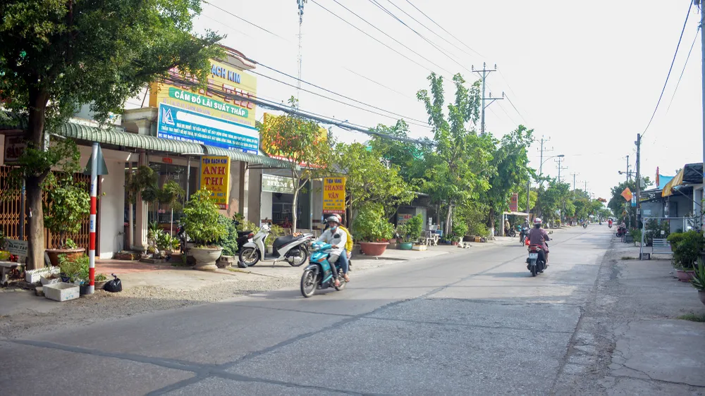 Quốc lộ 80 đi từ TP Rạch Giá đến TP Hà Tiên hiện có nhiều đoạn khá hẹp, không đảm bảo giao thông. Ảnh: QUỐC TRINH