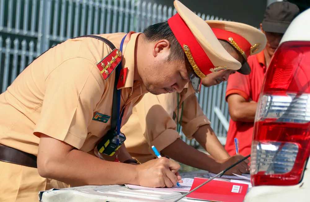 Năm 2022, cơ quan chức năng TP Cần Thơ đã tổ chức hơn 29.200 cuộc tuần tra đường bộ, qua đó, phát hiện lập biên bản hơn 99.400 trường hợp vi phạm, ra quyết định xử phạt hơn 31.500 trường hợp. Ảnh: CHÂU ANH