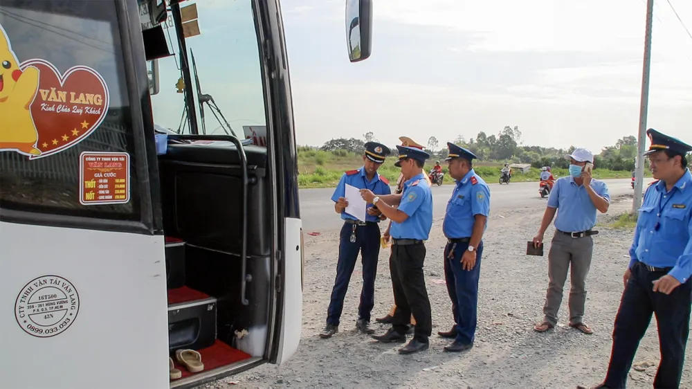 Chủ tịch UBND TP Cần Thơ yêu cầu Sở GTVT tăng cường tuần tra, xử lý nghiêm lái xe vi phạm về nồng độ cồn, ma túy, chở quá số người, tăng giá vé trái quy định... Ảnh minh họa: CHÂU ANH