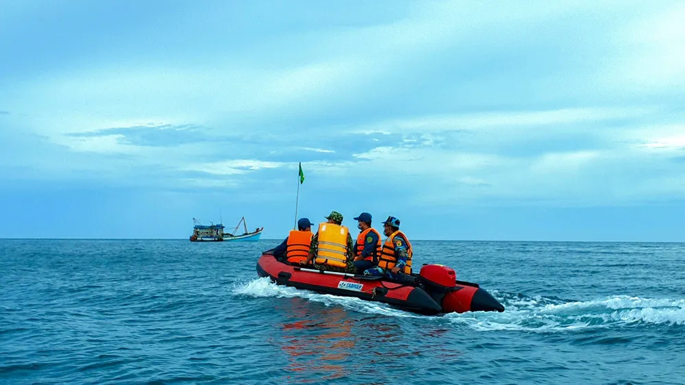 Lực lượng chức năng tỉnh Kiên Giang đã phối hợp các địa phương mở nhiều đợt cao điểm tuần tra, kiểm soát trên biển, xử lý các phương tiện vi phạm. Ảnh: CHÂU ANH Lực lượng chức năng tỉnh Kiên Giang đã phối hợp các địa phương mở nhiều đợt cao điểm tuần tra, kiểm soát trên biển, xử lý các phương tiện vi phạm. Ảnh: CHÂU ANH