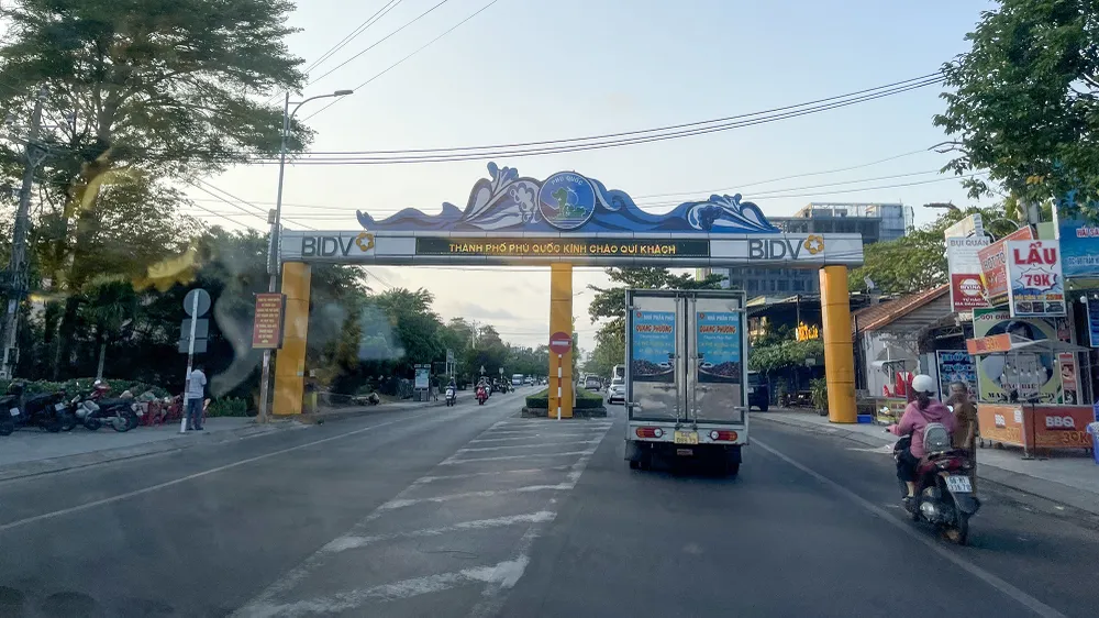 TP Phú Quốc đang làm quy trình kiểm điểm nhiều tập thể và cá nhân vì có sai phạm trong quản lý đất đai và trật tự xây dựng, giai đoạn 2018-2022. Ảnh: CHÂU ANH