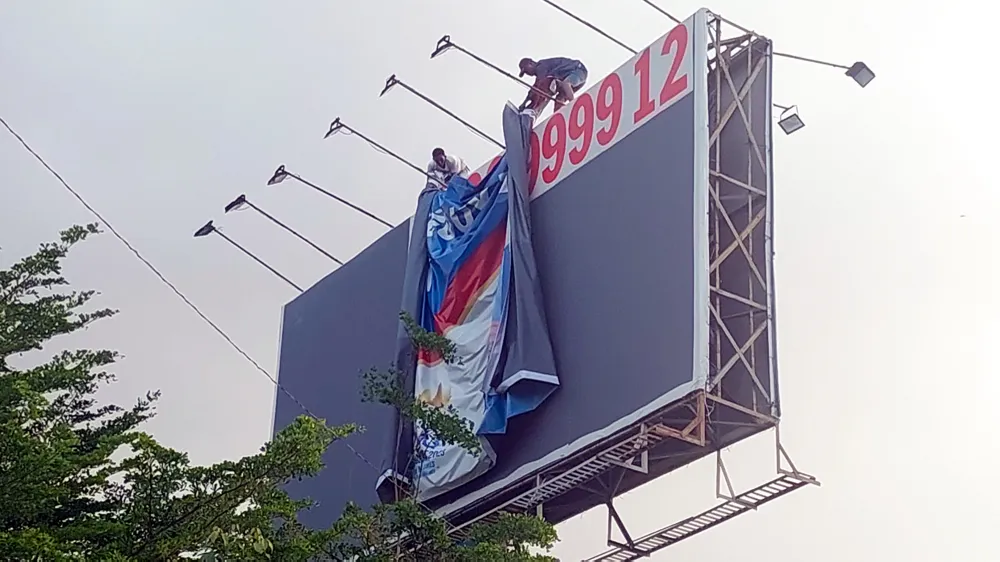 Thanh tra Sở VH-TT&amp;DL TP Cần Thơ đã ban hành Quyết định xử phạt hành với số tiền 25 triệu đồng và buộc công ty tháo dỡ quảng cáo trên. Ảnh: GT