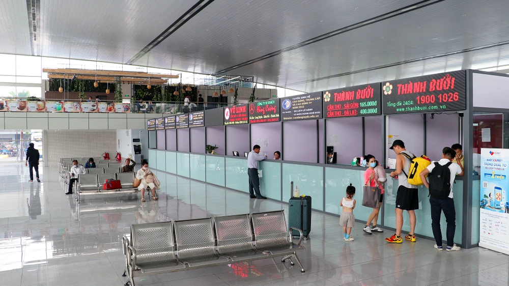 Nhận định về tình hình lưu lượng khách dịp lễ, một lãnh đạo Công ty CP Bến xe tàu phà (đơn vị khai thác, quản lý bến xe khách Trung tâm TP Cần Thơ), cho hay ước tính thời gian trước và trong dịp lễ, lượng khách sẽ tăng khoảng 20-30% so với ngày thường và dự kiến sẽ tăng cao hơn trong các ngày cuối của kỳ nghỉ Lễ.