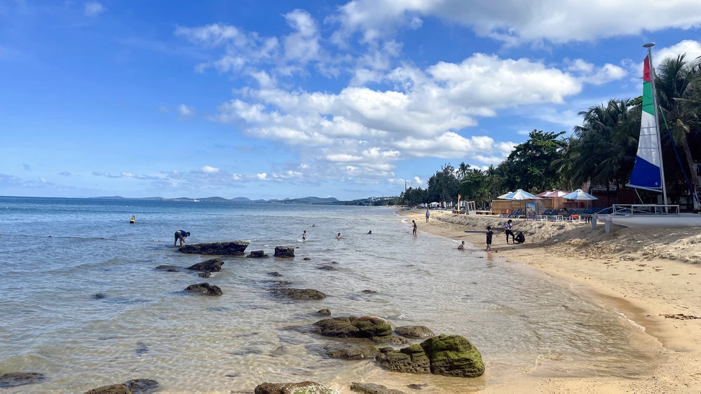 Một góc bãi tắm biển ở TP Phú Quốc, tỉnh Kiên Giang. Ảnh minh họa