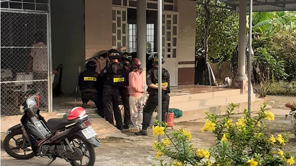 Hiện trường nơi Vương dùng súng khống chế bắt giữ mẹ vợ hồi tháng 4-2022. Ảnh: VĂN VŨ