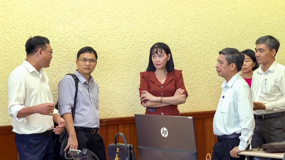 Ông Đồng Văn Thanh, Chủ tịch UBND tỉnh Hậu Giang kiểm tra công tác chuẩn bị cho sự kiện Tuần lễ Chuyển đổi số và Khởi nghiệp đổi mới sáng tạo - Mekong Delta 2023. Ảnh: ÁI PHƯƠNG