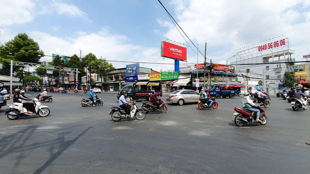 Nút giao Trần Hưng Đạo - Mậu Thân - Ba tháng hai, một trong 12 nút giao sẽ được đầu tư hệ thống quản lý giao thông thông minh. Ảnh: CHÂU ANH