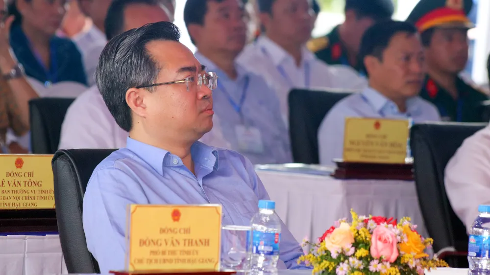 Ông Nguyễn Thanh Nghị, Bộ trưởng Bộ Xây dựng dự Lễ khởi công dự án thành phần 3 thuộc dự án cao tốc Châu Đốc - Cần Thơ - Sóc Trăng tại Hậu Giang. Ảnh: CHÂU ANH