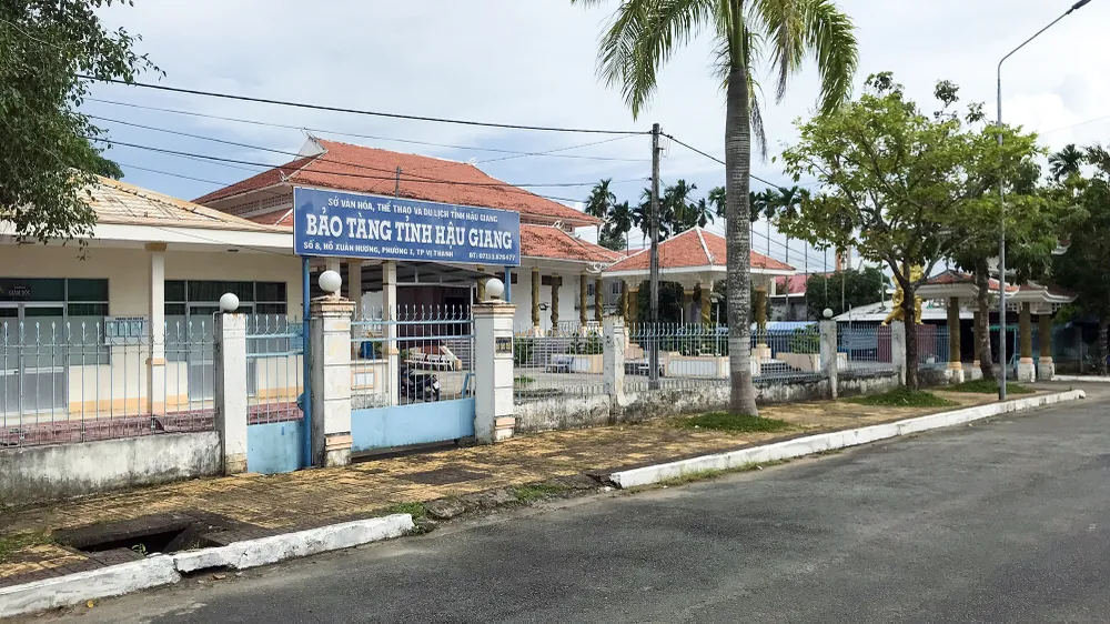 Đoàn Thanh tra xác định đơn vị sử dụng hình ảnh cũ, khung sắt cũ... để thực hiện nhiệm vụ, nhưng lại lập chứng từ thanh toán, quyết toán theo số kinh phí được cấp. Ảnh: CHÂU ANH