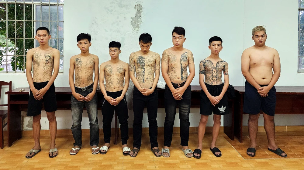 Nhóm bạn của Nguyễn Thành Dạng tấn công nhóm của Vũ Công tối 18-4. Ảnh: CACC