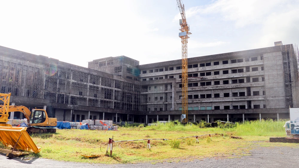 Dự án BV Ung bướu TP Cần Thơ có quy mô 500 giường, tổng mức đầu tư được phê duyệt hơn 1.727 tỉ đồng, trong đó, vốn vay ODA của Chính phủ Hungary chiếm 80,66%; khởi công vào tháng 10-2017.