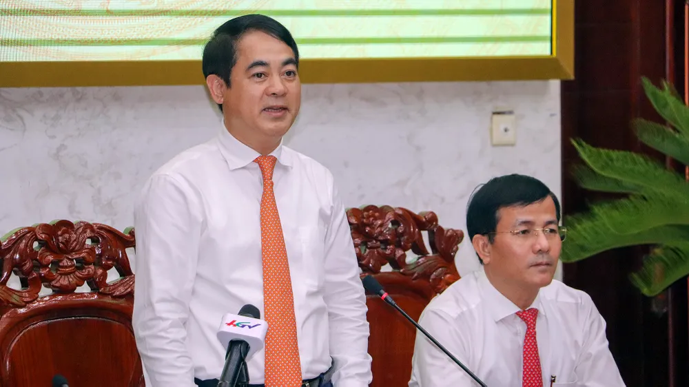 Ông Nghiêm Xuân Thành, Bí thư Tỉnh ủy Hậu Giang yêu cầu làm rõ việc làm, hành vi này của ông Thêm vi phạm ở khoản nào, điều nào, điểm nào và xử lý như thế nào? Ảnh: CHÂU ANH