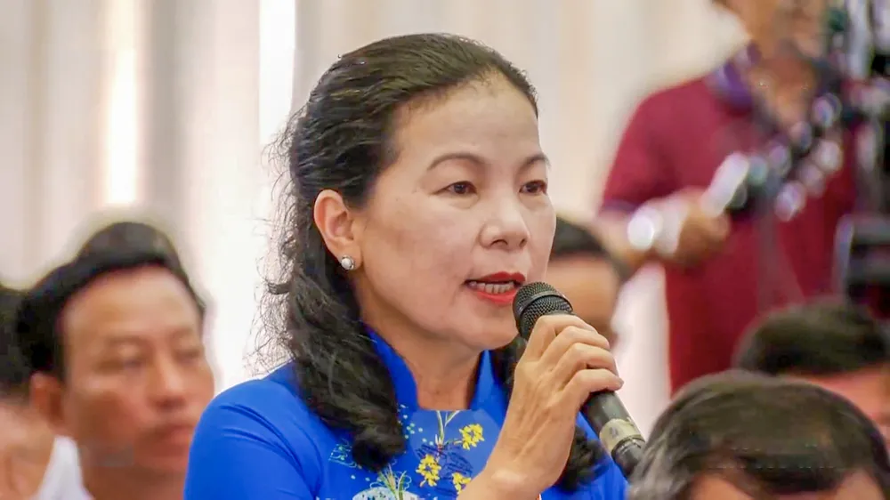 Đại biểu Huỳnh Thị Ngọc Hường (đơn vị TP Vị Thanh) chất vấn Giám đốc Sở LĐ-TB&XH tỉnh Hậu Giang về tình hình xuất khẩu lao động. Ảnh: TT Đại biểu Huỳnh Thị Ngọc Hường (đơn vị TP Vị Thanh) chất vấn Giám đốc Sở LĐ-TB&XH tỉnh Hậu Giang về tình hình xuất khẩu lao động. Ảnh: TT