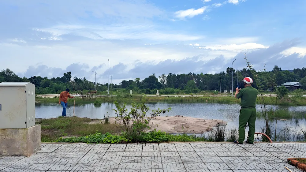 Nơi cháu bé bị đuối nước tử vong. Ảnh: HOÀNG HỮU