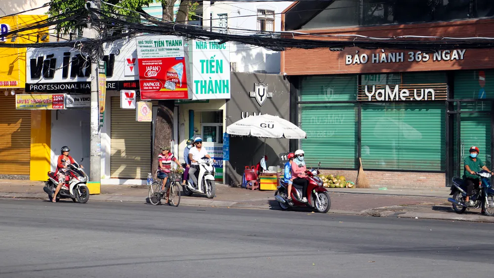Lực lượng chức năng TP Cần Thơ sẽ tăng cường tuần tra, xử lý nghiêm tình trạng xe máy đi ngược chiều. Ảnh: CHÂU ANH