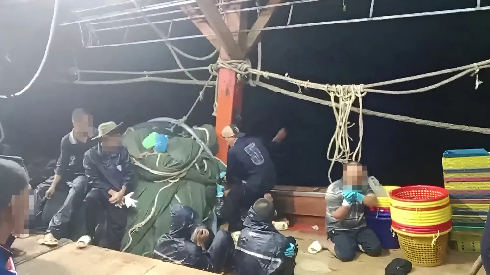 Có hai người đã được phẫu thuật não, đang theo dõi sức khỏe. Ảnh cắt từ clip