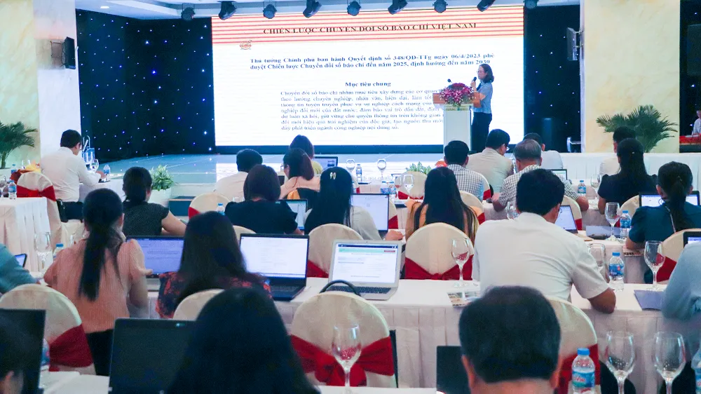 Mục tiêu đến năm 2030, tất cả các cơ quan báo chí phải đưa nội dung lên các nền tảng số. Ảnh: CHÂU ANH