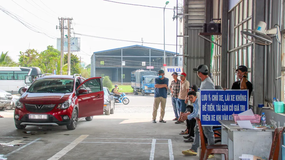 Những tháng đầu năm 2023, trước tình trạng ùn tắc tại các đơn vị đăng kiểm, Bộ GTVT đã triển khai nhiều biện pháp trước mắt và lâu dài để giải quyết. Ảnh minh họa: CHÂU ANH