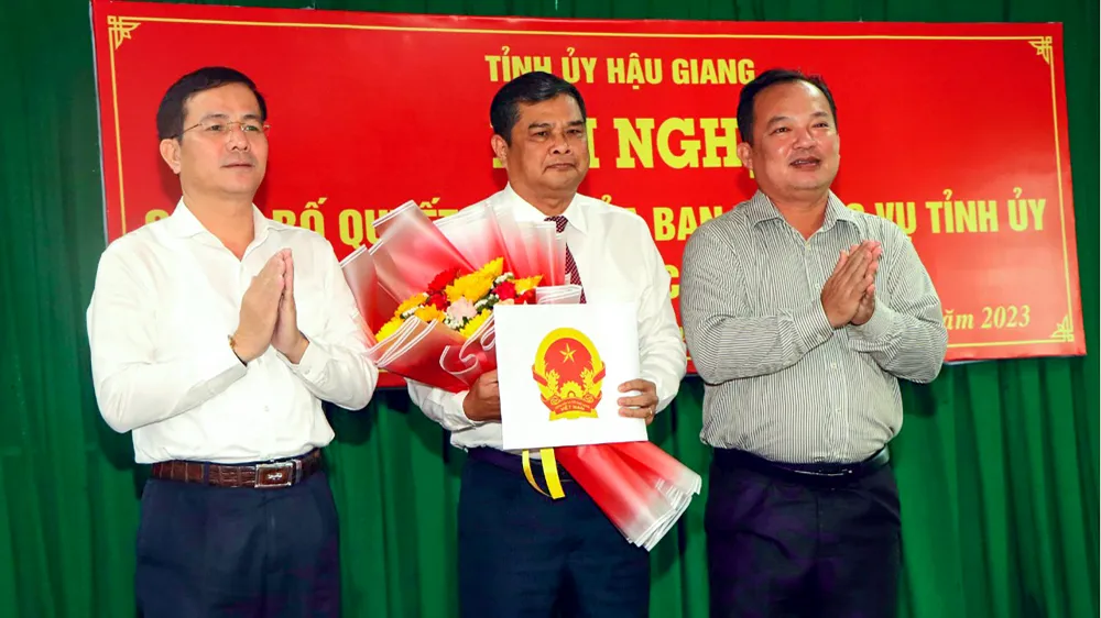 Ông Nguyễn Văn Bảy, Chủ tịch Liên đoàn Lao động tỉnh Hậu Giang được điều động đến Sở VH-TT&amp;DL giữ chức Giám đốc Sở. Ảnh: DUY KHƯƠNG