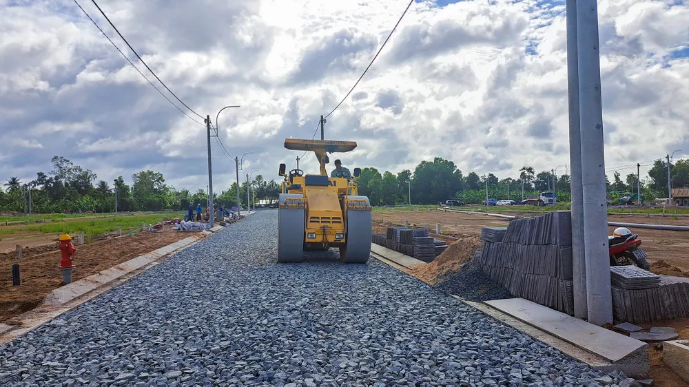 Để bố trí TĐC cho các hộ dân bị ảnh hưởng bởi dự án cao tốc, tỉnh Hậu Giang xây dựng bốn khu TĐC, đến nay đã cơ bản hoàn thành hai khu, phấn đấu trong tháng 9-2023 sẽ hoàn thành tất cả. Ảnh: BT Để bố trí TĐC cho các hộ dân bị ảnh hưởng bởi dự án cao tốc, tỉnh Hậu Giang xây dựng bốn khu TĐC, đến nay đã cơ bản hoàn thành hai khu, phấn đấu trong tháng 9-2023 sẽ hoàn thành tất cả. Ảnh: BT