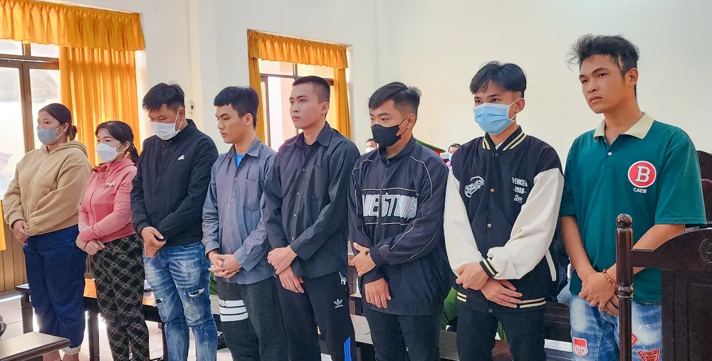 Cả tám bị cáo cùng kháng cáo, nhưng không đưa ra được chứng cứ mới so với phiên xử sơ thẩm. Ảnh: VĂN VŨ Cả tám bị cáo cùng kháng cáo, nhưng không đưa ra được chứng cứ mới so với phiên xử sơ thẩm. Ảnh: VĂN VŨ