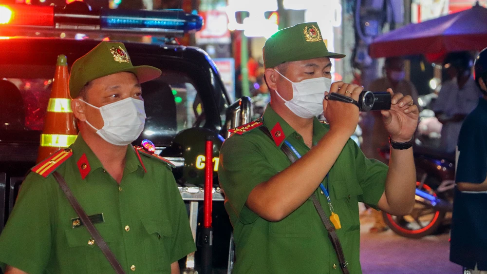 Theo một chiến sĩ thuộc Đội CSTT, Phòng Cảnh sát Quản lý hành chính về trật tự xã hội, Công an TP Cần Thơ, lực lượng đã nhiều lần tổ chức kiểm tra, xử lý tình trạng này. Tuy nhiên, tình trạng phương tiện đi ngược chiều trên đường Mạc Thiên Tích vẫn thường xuyên diễn ra gây mất an toàn giao thông.