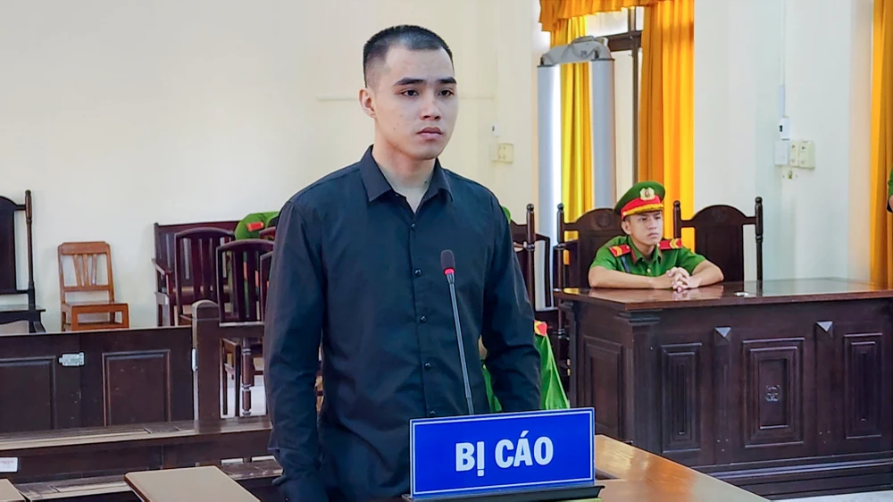 Bị cáo Võ Minh Hiếu bị TAND tỉnh Kiên Giang tuyên phạt 8 năm tù tội giết người. Ảnh: VĂN VŨ