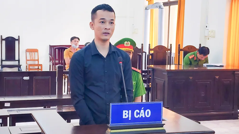 Bị cáo Nguyễn Chế Linh bị TAND tỉnh Kiên Giang tuyên phạt 10 năm tù về tội tham ô tài sản. Ảnh: VĂN VŨ