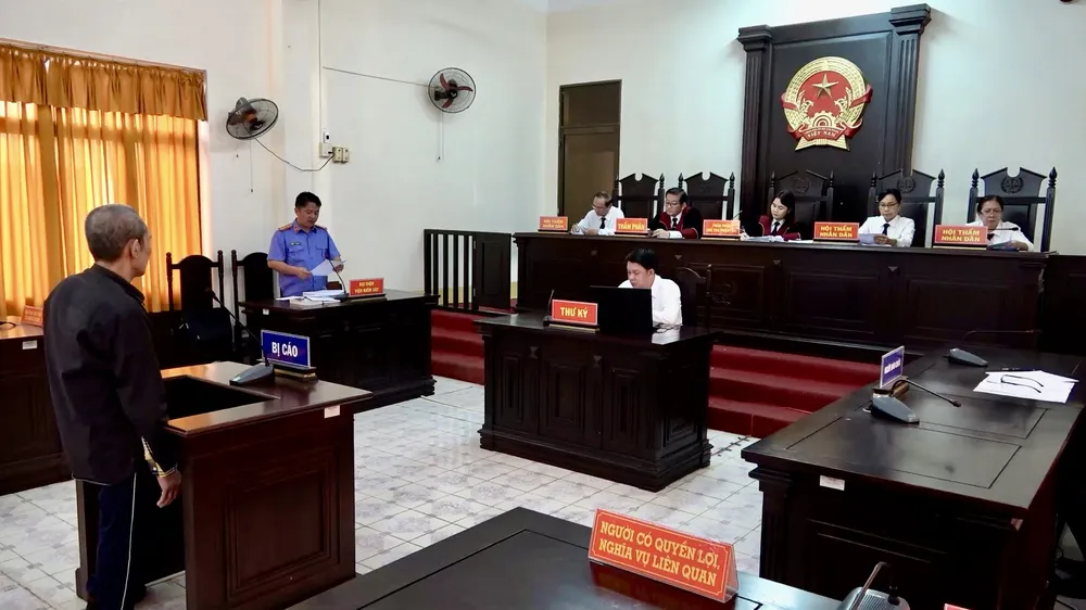 Bị cáo Ngô Tấn Lợi tại phiên tòa sơ thẩm. z4717521895776_0d7eebcec58389661580630c33b3ca4a.jpg