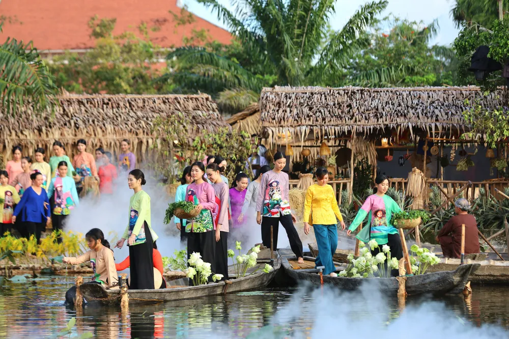 Festival áo bà ba là sự kiện lần đầu tiên được tổ chức tại tỉnh Hậu Giang. Ảnh MINH TRUNG khai mac 1.jpg