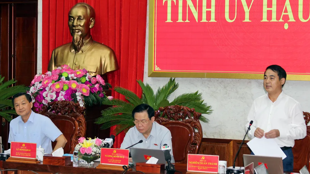 Sau gần 20 năm chia tách, hiện Hậu Giang đang là “điểm sáng” trong bức tranh kinh tế của cả nước. Ảnh: TRƯỜNG SƠN Chủ tịch Quốc hội đánh giá cao 5 phương châm đột phá của Hậu Giang