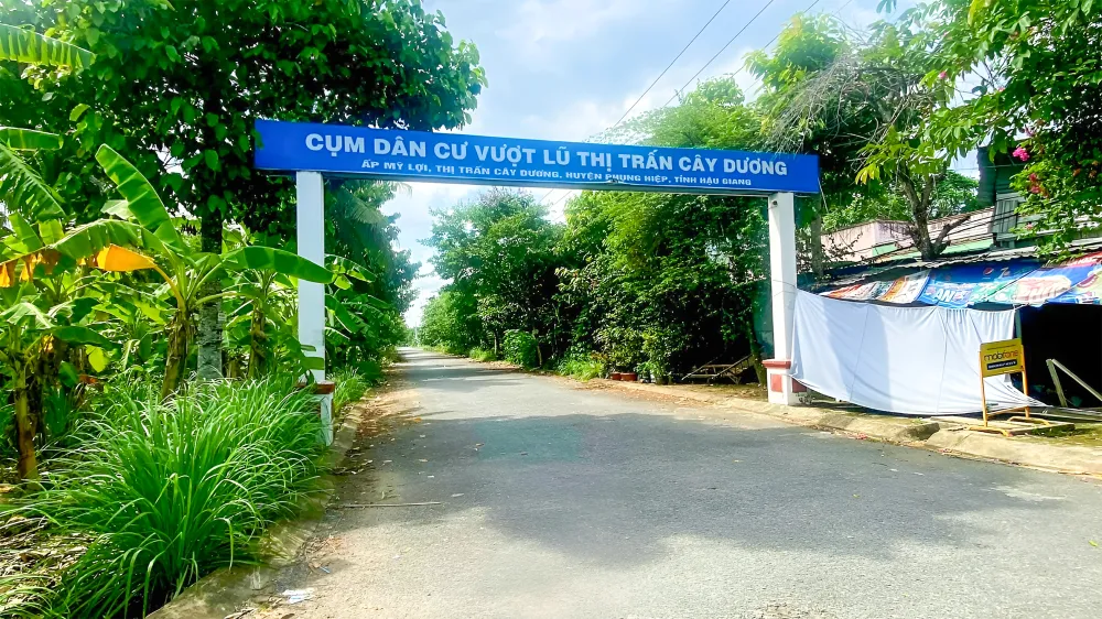 Hồi tháng 5-2022, Thanh tra tỉnh Hậu Giang đã công bố kết luận thanh tra, chỉ ra hàng loạt sai phạm tại dự án cụm dân cư vượt lũ thị trấn Cây Dương, huyện Phụng Hiệp. Ảnh: CHÂU ANH tai-dinh-cu-cay-duong-1.jpg