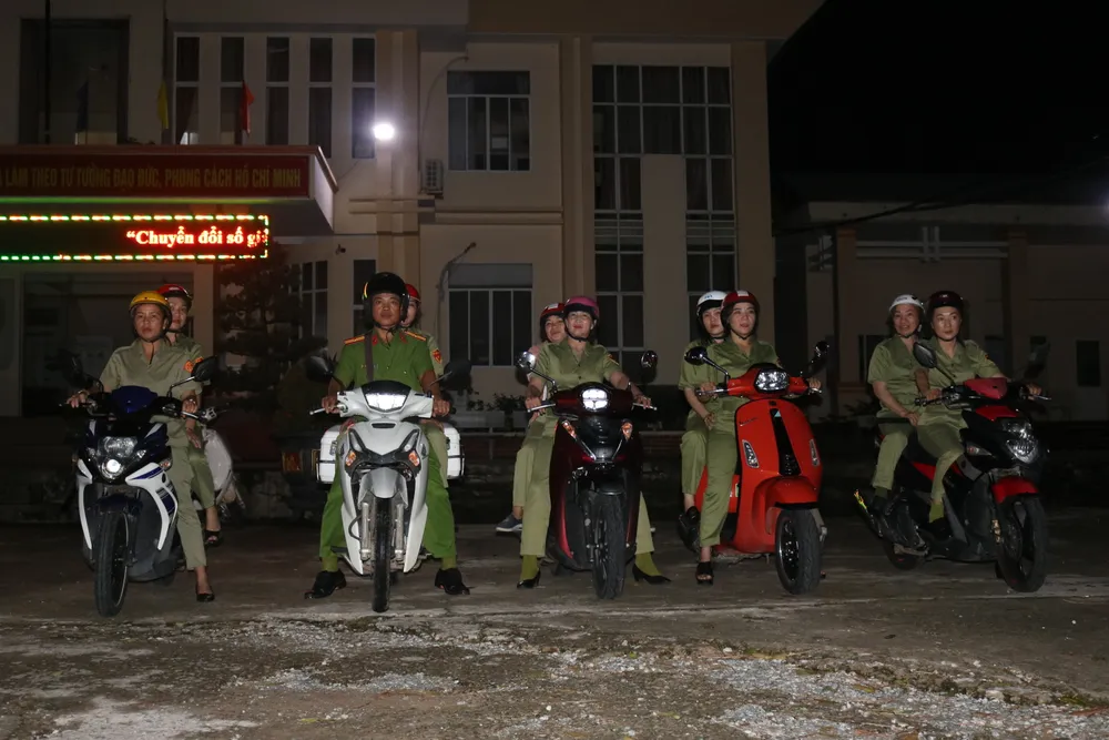 Đội dân phòng nữ xã Dương Tơ được đánh giá là cánh tay đắc lực của Công an xã trong công tác giữ gìn an ninh trật tự. Ảnh: TẤN AN Đội dân phòng 'đặc biệt' nơi Đảo Ngọc