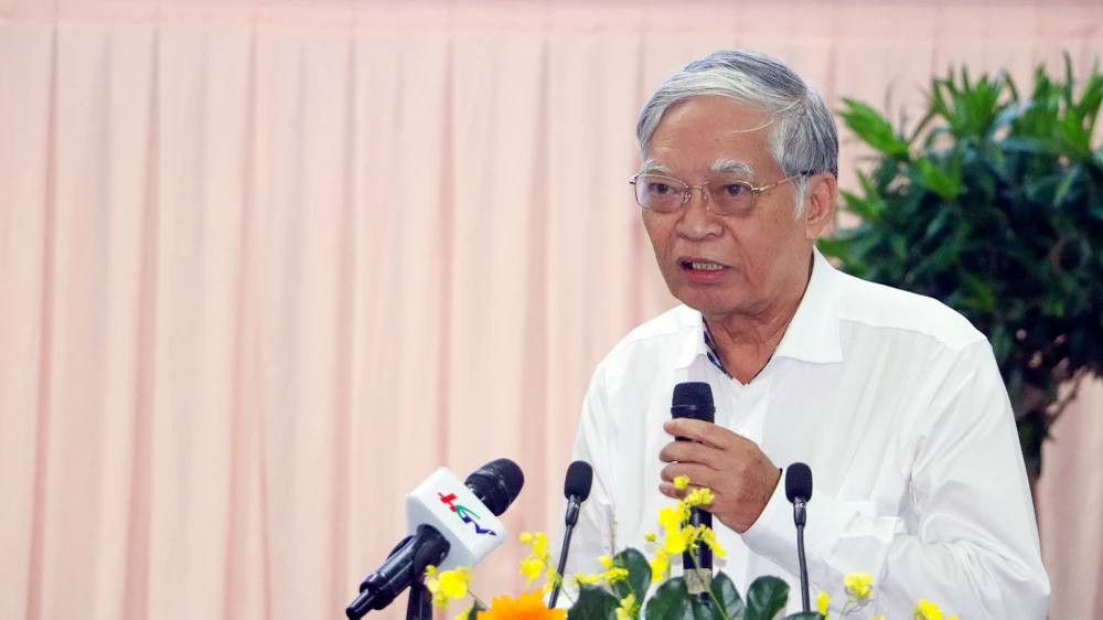 Ông Bùi Bá Bổng, nguyên Thứ trưởng Bộ NN&PTNT cho rằng người nông dân có thể tăng thu nhập nhờ bán tín chỉ carbon. Ảnh: CHÂU ANH Bàn giải pháp để nông dân hưởng lợi lâu dài 3.jpg