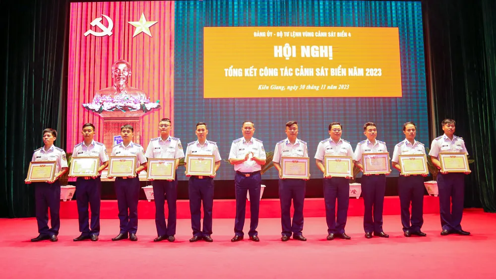 Cảnh sát biển 4