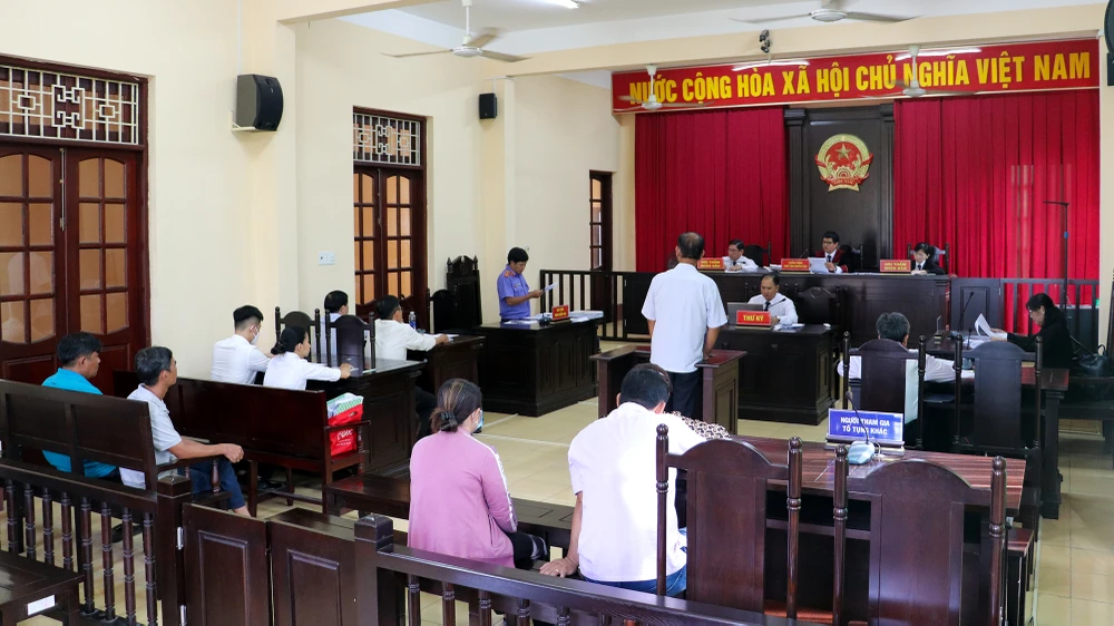 Xử sơ thẩm lần 2, TAND TP Vị Thanh tuyên phạt bị cáo Nguyễn Văn Thảo, người điều hành doanh nghiệp Chín Thảo 8 năm 6 tháng tù. Ảnh: CHÂU ANH Vụ doanh nghiệp Chín Thảo sản xuất gas giả