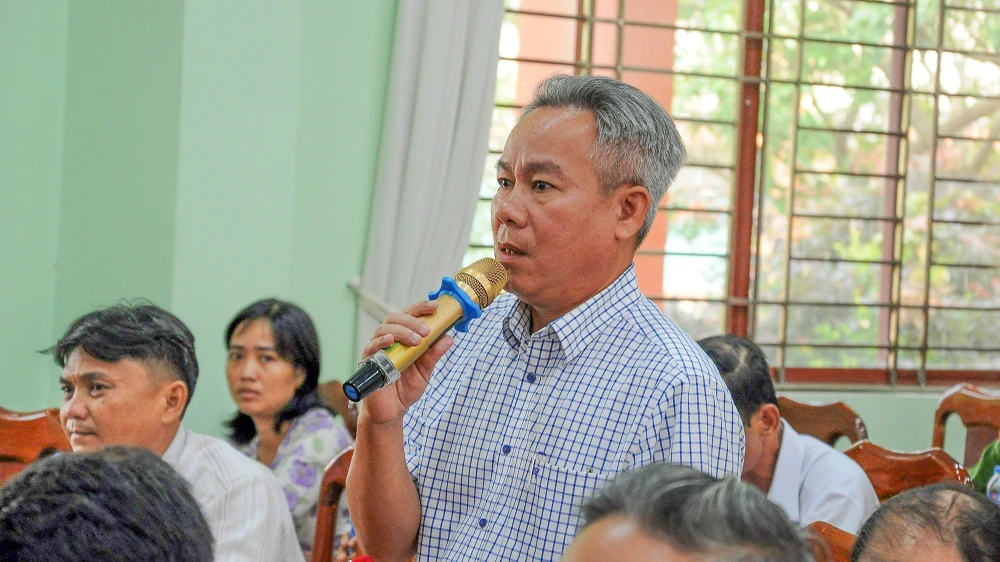 Phó Chủ tịch Thường trực Quốc hội tiếp xúc cử tri Hậu Giang