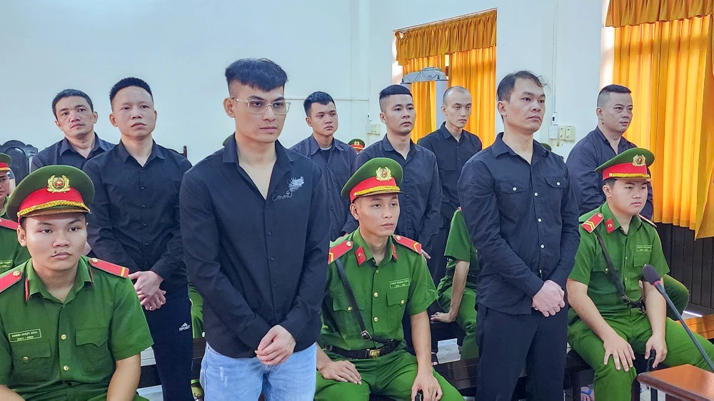 Mâu thuẫn từ việc thu tiền góp