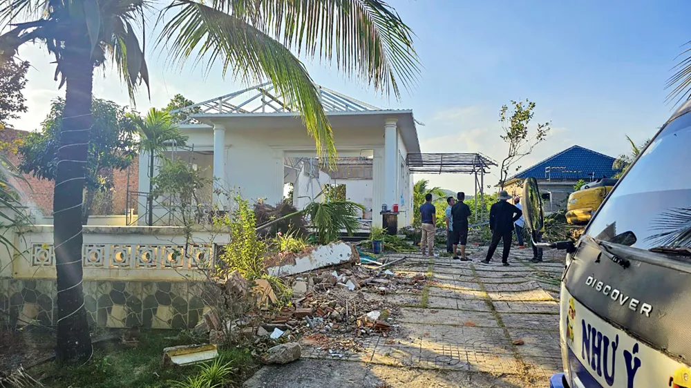 Chủ 2 biệt thự vi phạm ở Phú Quốc tự nguyện tháo dỡ