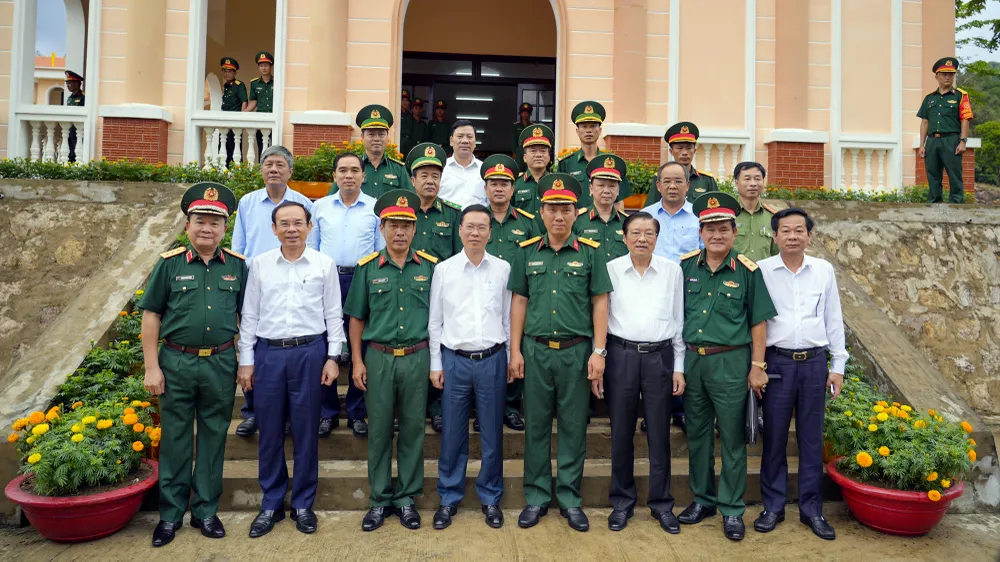 Chủ tịch nước Võ Văn Thưởng thăm, chúc tết quân và dân xã đảo Thổ Châu