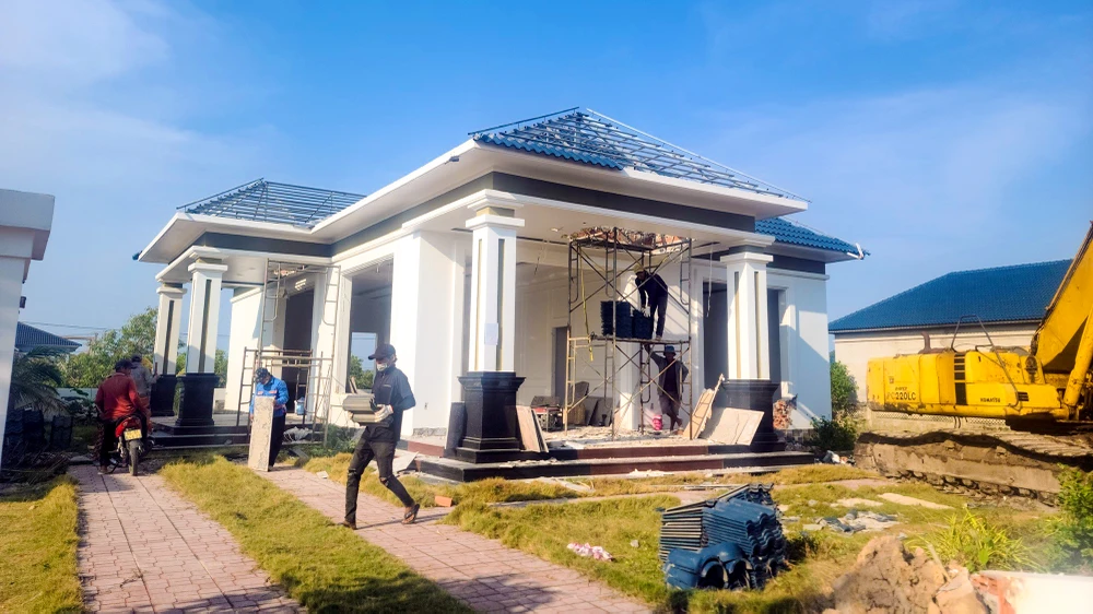 Thêm 5 căn biệt thự sai phạm ở Phú Quốc được tháo dỡ