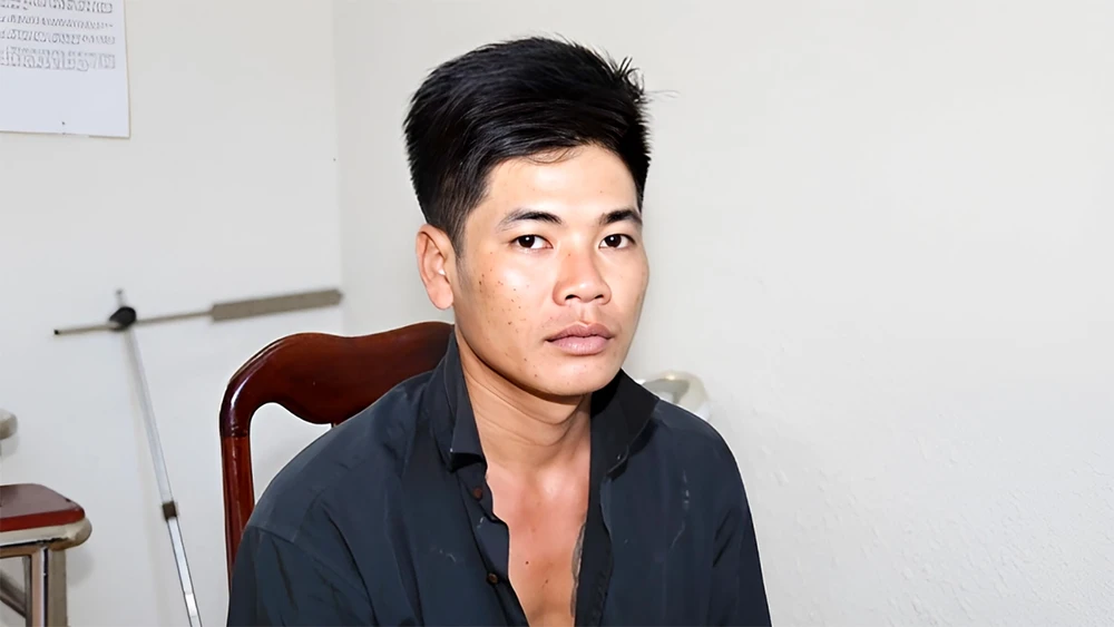 Đối tượng Phan Văn Đức Sinh tại cơ quan Công an. Ảnh: CAST Công an Sóc Trăng liên tiếp phá án đầu năm mới